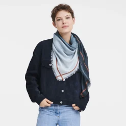 The Gradient-Effect Jacquard Medal Stole